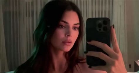 nude mirror selfie|Kendall Jenner Poses Topless in Series of Mirror Selfies